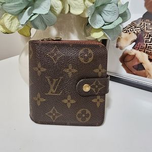 VGUC LOUIS VUITTON MONOGRAM COMPACT ZIPPE WALLET